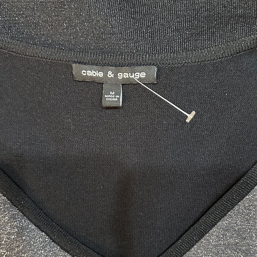 Cable & Guage Black/Silver Shimmer V-Neck Top Size Medium - Picture 13 of 13